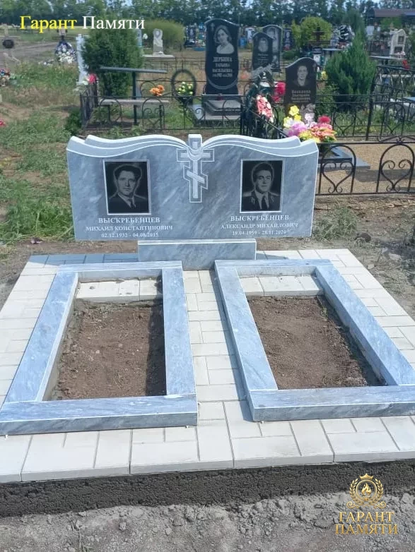 Памятник из мрамора Семейный 15